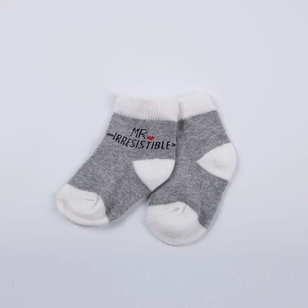 Kindora Baby Clothes Gift Set — Bodysuit & Socks (Newborn)