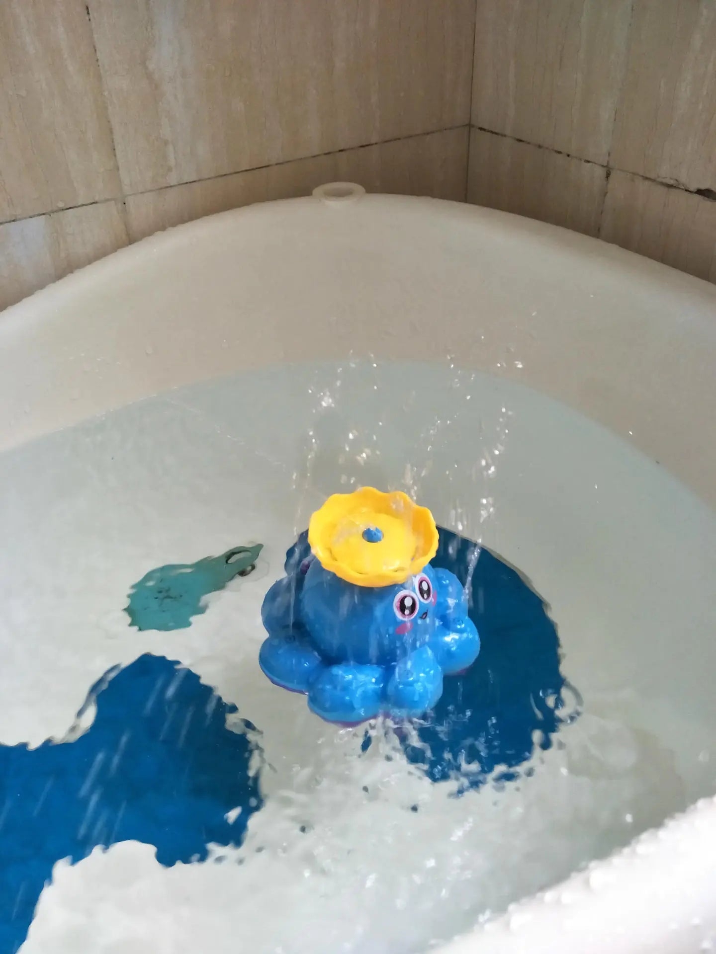 Ocean Friends Bath Toy – Spray & Splash Electric Fun