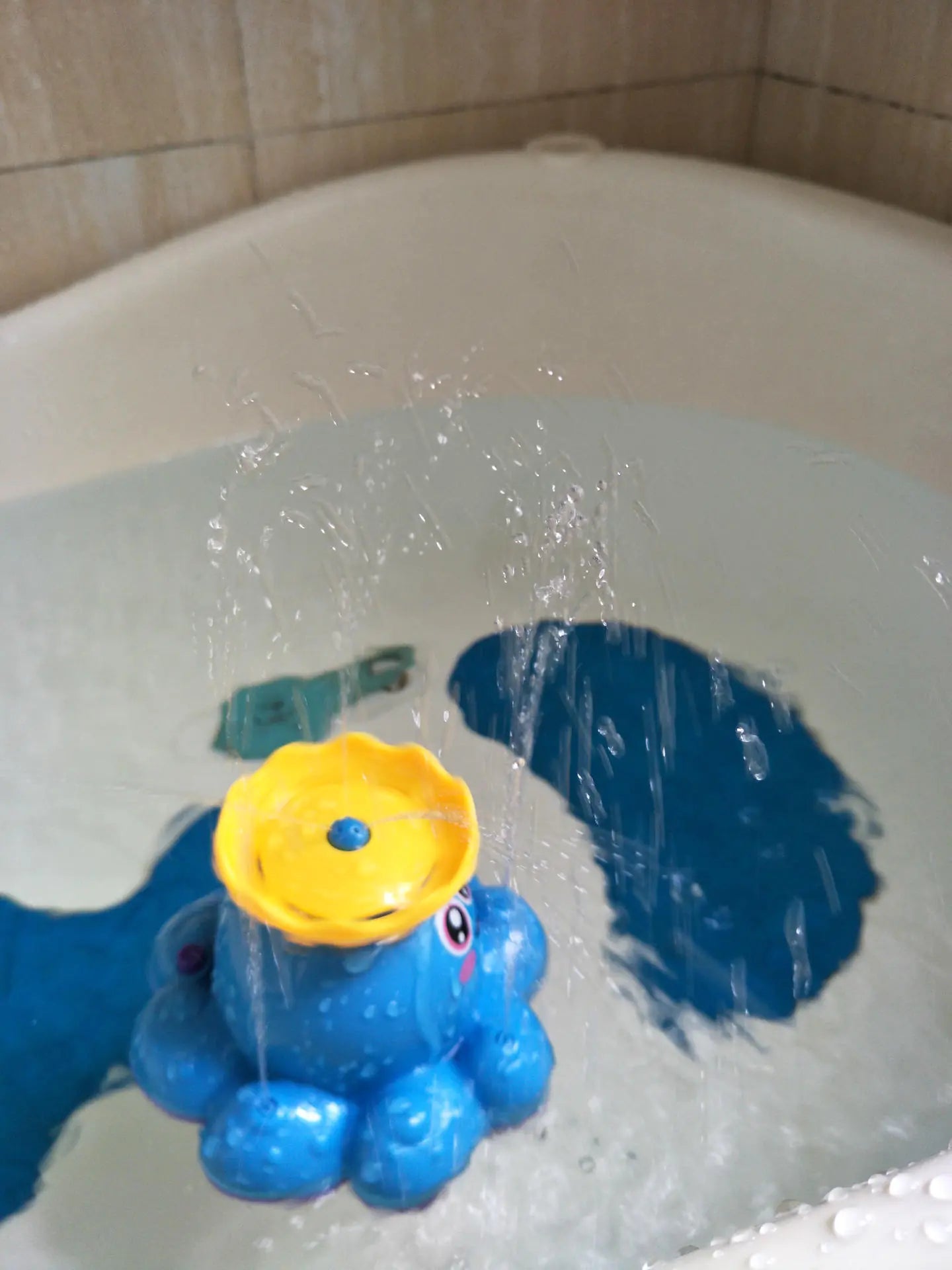 Ocean Friends Bath Toy – Spray & Splash Electric Fun