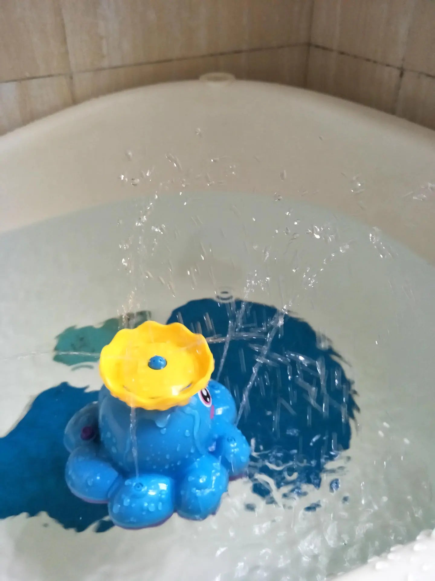 Ocean Friends Bath Toy – Spray & Splash Electric Fun