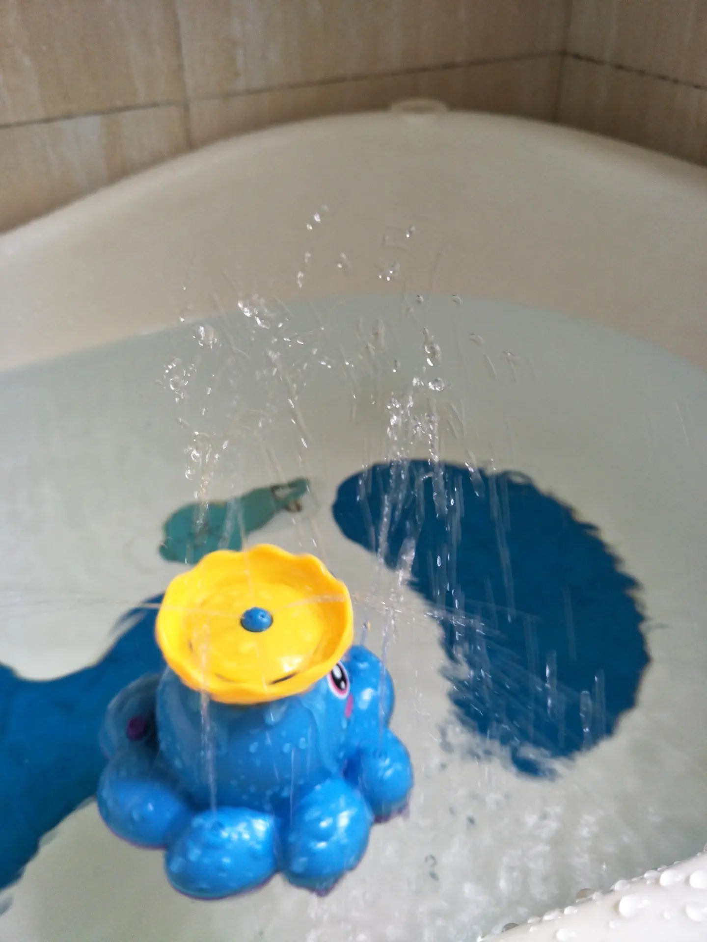 Ocean Friends Bath Toy – Spray & Splash Electric Fun